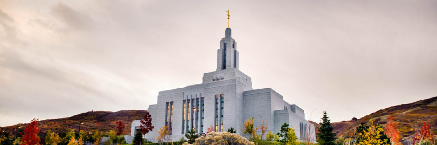 Environment shot featuring a photo of the Draper Utah Temple by Scott Jarvie. Text reads: "Humble Gratitude: 20+ Breathtaking Draper Temple Pictures".