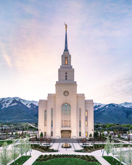 The Layton Utah Temple with the mountains behind it.